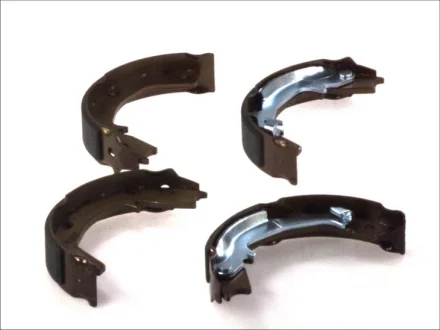 Гальмівна колодка HYUNDAI ELANTRA III, ELANTRA IV, HIGHWAY, IX35, SANTA FÉ I, SONATA IV, TRAJET, TUCSON KIA CADENZA II, MAGENTIS I, SPORTAGE II 1.6-3.3 03.98- ABE C00528ABE
