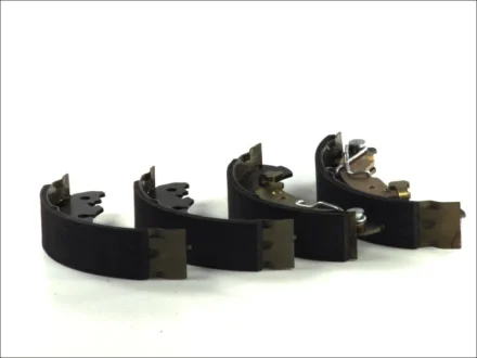 Гальмівна колодка ABARTH PUNTO CITROEN NEMO FIAT FIORINO, GRANDE PUNTO, IDEA, PANDA, PUNTO, PUNTO EVO, QUBO LANCIA MUSA, YPSILON OPEL ADAM, CORSA C, CORSA D PEUGEOT 605 0.9-2.0 02.90- ABE C0F030ABE