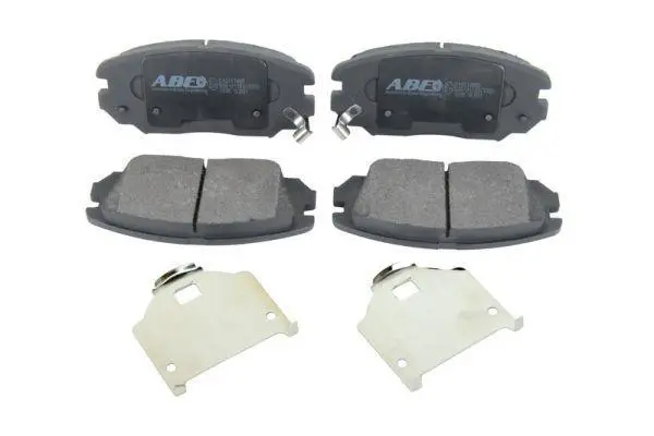 Комплект гальмівних колодок передн, HONDA CIVIC VIII HYUNDAI GRANDEUR, I30, IX35, SONATA V, SONATA VI, TUCSON KIA MAGENTIS II, OPIRUS, SPORTAGE II 1.6-3.8 09.04-10.16 ABE C10517ABE (фото 1)