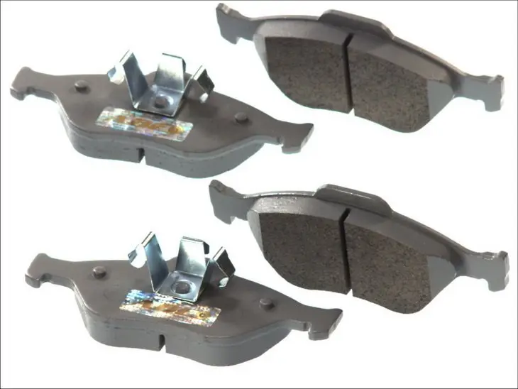 Комплект гальмівних колодок передн, FORD C-MAX II, FIESTA, FIESTA IV, FIESTA V, FUSION, KA, PUMA, STREET KA MAZDA 121 III, 2, 3, 5 1.0-2.3 08.95-12.14 ABE C13053ABE (фото 1)