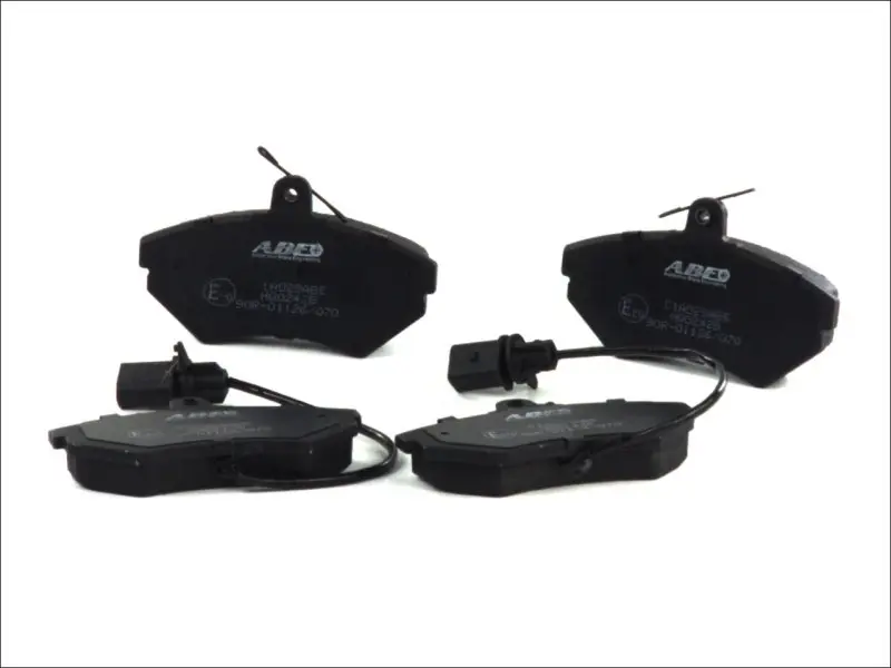 Комплект гальмівних колодок передн, DS DS 3 AUDI A4 B5, A4 B6, A4 B7 SEAT EXEO, EXEO ST, IBIZA IV, IBIZA IV SC SKODA FABIA II PRAKTIK, FABIA III PRAKTIK VW PASSAT B2 1.0-3.2 01.81- ABE C1A028ABE (фото 1)