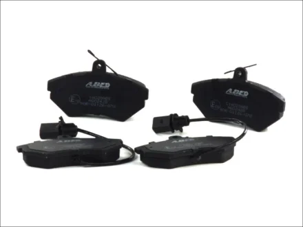 Комплект гальмівних колодок передн, DS DS 3 AUDI A4 B5, A4 B6, A4 B7 SEAT EXEO, EXEO ST, IBIZA IV, IBIZA IV SC SKODA FABIA II PRAKTIK, FABIA III PRAKTIK VW PASSAT B2 1.0-3.2 01.81- ABE C1A028ABE