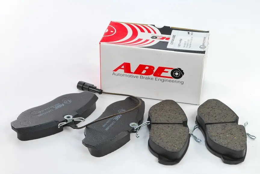Комплект гальмівних колодок передн, CITROEN JUMPER I FIAT DUCATO PEUGEOT BOXER 1.9D-2.8D 02.94-04.02 ABE C1F041ABE (фото 1)