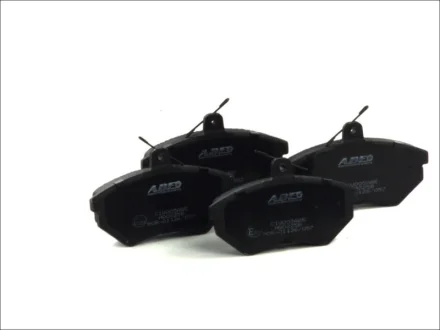 Комплект гальмівних колодок передн, AUDI 100 C3, 80 B3, 80 B4, A4 B5, A4 B6, CABRIOLET B3, COUPE B3 CHERY COWIN SEAT CORDOBA, CORDOBA VARIO, IBIZA II, IBIZA III, IBIZA IV 1.3-2.9 01.81- ABE C1W005ABE