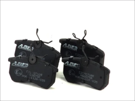 Комплект гальмівних колодок задн, FORD FIESTA, FIESTA V, FIESTA VI, FIESTA VII, FOCUS I, PUMA FORD USA FOCUS, FOCUS ZX3, FOCUS ZX5 1.0-2.0 08.98- ABE C2G007ABE