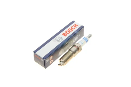 Свічка запалювання Chrysler Grand Voyager/Voyager/Jeep Cherokee 2.4 00-08 BOSCH 0 242 225 668