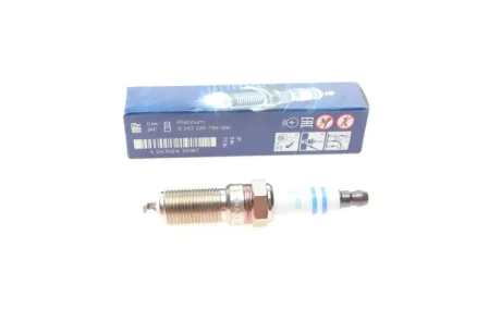 Свічка запалювання Ford Focus/Mazda 3/6 04-12 BOSCH 0 242 229 739
