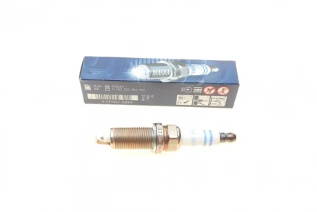 Свічка запалювання Jeep Grand Cherokee 4.7 V8 05-10 BOSCH 0 242 229 764