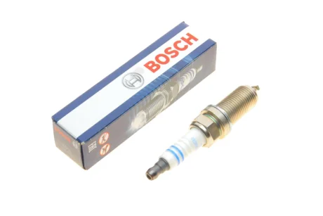 Свічка запалювання Toyota Aygo 1.0 05- BOSCH 0 242 230 607