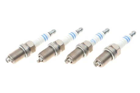 Свічка запалення Daewoo/Honda/Mazda 323/Mitsubishi Lancer/L200 1.6-2.0 92-07 (к-кт 4 шт) BOSCH 0 242 235 913