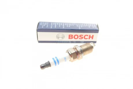 Свічка запалювання Mitsubishi L200/L300/L400/Pajero 94- BOSCH 0 242 240 653