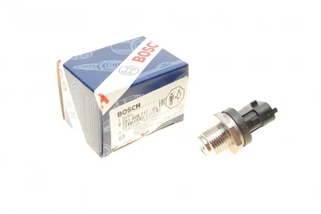 Датчик тиску палива LAND ROVER DEFENDER, DISCOVERY SPORT, DISCOVERY V, RANGE ROVER EVOQUE, RANGE ROVER SPORT II, RANGE ROVER VELAR 2.0D/2.0DH 08.16- BOSCH 0 281 006 117