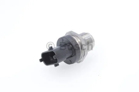 Датчик тиску палива на паливн. рейці NISSAN CABSTAR, PATROL GR V 3.0D 09.06- BOSCH 0 281 006 244