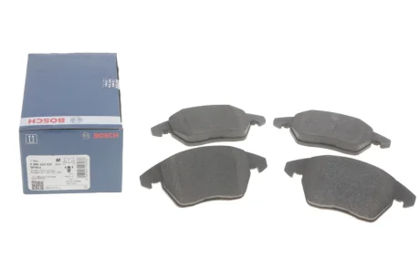Комплект гальмівних колодок передн, AUDI A1 CITROEN C4, C4 I PEUGEOT 207, 208, 208 I, 3008, 3008 I, 307, 308, 308 I, RCZ SEAT IBIZA IV, IBIZA IV SC, IBIZA IV ST, MII 1.0-Electric 10.03- BOSCH 0 986 424 825