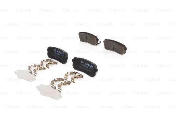 Комплект гальмівних колодок задн, HYUNDAI H-1 CARGO, H-1 TRAVEL, IX55 KIA CARNIVAL II, CARNIVAL III, SORENTO III MAZDA CX-30 2.0D-3.8 10.01- BOSCH 0986494608 (фото 1)