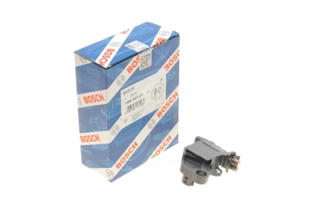 Регулятор напруги NISSAN PULSAR, QASHQAI II RENAULT ESPACE V, GRAND SCENIC IV, KADJAR, KOLEOS II, MEGANE IV, SCENIC IV, TALISMAN 1.2-2.0D 11.13- BOSCH 1 986 AE0 020