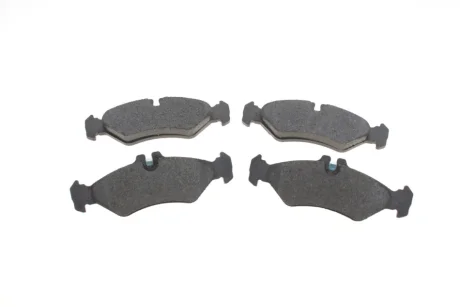 Комплект гальмівних колодок задн, MERCEDES SPRINTER 2-T (B901, B902), SPRINTER 3-T (B903), SPRINTER 4-T (B904) VW LT 28-35 II, LT 28-46 II 2.1D-2.9D 01.95-07.06 Delphi LP1595