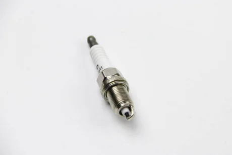 Свічка запалювання (ціна за 1шт) CHRYSLER SEBRING DODGE AVENGER, CALIBER, JOURNEY FIAT FREEMONT HONDA ACCORD VI HYUNDAI ELANTRA IV, I20 I, I30 JEEP COMPASS, PATRIOT KIA CEE\'D 1.4-3.0 06.87- DENSO KJ16CR-U11