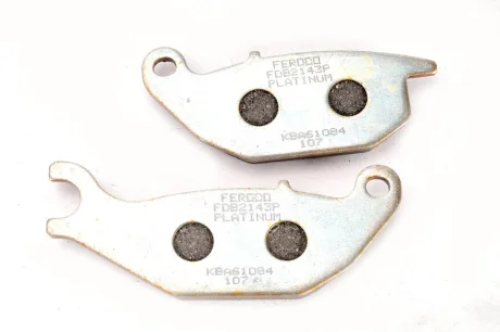 Гальмівні колодки задн, призначення: шосейне, матеріал: platinum-P, 42,5x107,2x10мм HONDA CBR, XL 125 2001-2012 FERODO FDB2143P