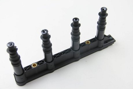 Катушка воспаления CITROEN(C2,C3,C4)/PEUGEOT(1007,207,307) 1.4 03- HELLA 5DA358000-311