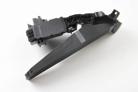 Педаль газу AUDI A3, R8, R8 SPYDER, TT SEAT LEON SKODA OCTAVIA II, SUPERB II VW CC B7, EOS, GOLF V, GOLF VI, JETTA III, JETTA IV, PASSAT ALLTRACK B7, PASSAT B6, PASSAT B7 1.2-5.2 10.98-04.18 HELLA 6PV010 946-021