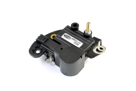 Регулятор напруги (14V) FIAT PANDA, PUNTO, SEICENTO / 600 1.1/1.2/1.4 01.98- MAGNETI MARELLI 940016012100
