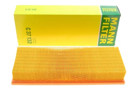 Фільтр повітряний VW Caddy 1.9SDI/TDI 95-04/Polo 1.6/1.9/SDI/TDI/Seat Ibiza 1.6/1.8/1.9SDI/TDI 97-01 -FILTER MANN C 37 132