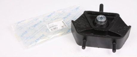 Подушка двигателя (L) DB 207-410 MEYLE 034 024 0031