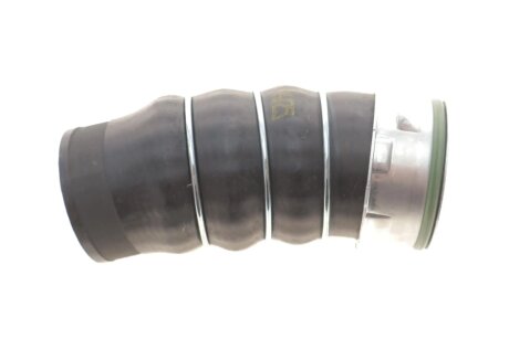 Фото патрубок інтеркулера (нижній/R) BMW 3 (E90/E91) 2.0d 04-12 (M47/N47) NRF 166114 Патрубок інтеркулера (нижній/R) BMW 3 (E90/E91) 2.0d 04-12 (M47/N47) NRF 166114