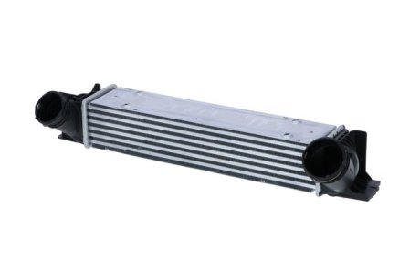 Радиатор интеркулера BMW 1 (E81/E82/E87/E88)/3 (E90-E93)/X1 (E84) 2.0D N47 04-15 NRF 30907A (фото 1)