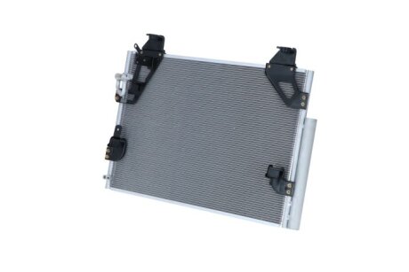 Радіатор кондиціонера (з осушувачем) Toyota Hilux 04-15 NRF 350353