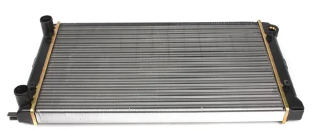 Радіатор охолодження VW Caddy/Passat 80- (317x525x20) NRF 509501