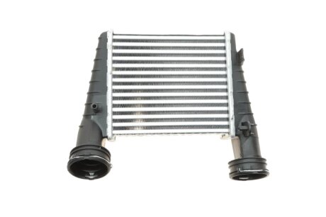 Радиатор интеркулера VW Passat 1.9/2.0 TDI 00-05 (поврежденный крепеж) NRF DSC_30138A