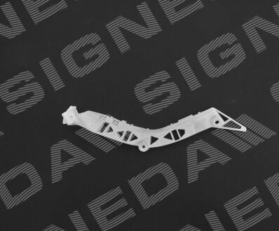 Фото кронштейн бампера на Mazda 3, 03 - 06 Signeda PMZ99012AL Кронштейн бампера на Mazda 3, 03 - 06 Signeda PMZ99012AL