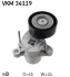 Натягувач поліклинового ременя FORD B-MAX, C-MAX II, ECOSPORT, FIESTA VI, FIESTA VII, FOCUS III, GRAND C-MAX, MONDEO V, TOURNEO CONNECT V408 NADWOZIE WIELKO, TOURNEO COURIER B460 1.0-1.1LPG 02.12- SKF VKM 34119 (фото 1)