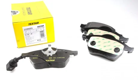 Комплект гальмівних колодок передн, AUDI 100 C4, A3, A4 B5, A6 C4, TT SEAT IBIZA III, LEON, TOLEDO II SKODA OCTAVIA I VW BORA, BORA I, GOLF III, GOLF IV, NEW BEETLE 1.6-3.2 12.90-06.14 TEXTAR 2339201