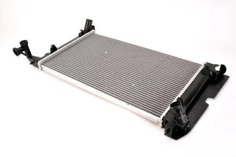 Радіатор двигуна (мкпп) TOYOTA AVENSIS, CARINA VII, COROLLA, COROLLA VERSO 1.4-1.8 08.96-03.09 THERMOTEC D72031TT