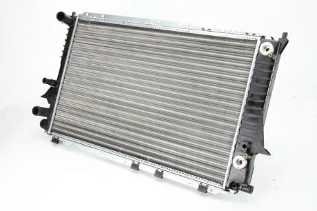 Радіатор двигуна (акпп) AUDI 100 C3, 100 C4, A6 C4, A6 C5 1.8-4.2 01.90-01.05 THERMOTEC D7A016TT