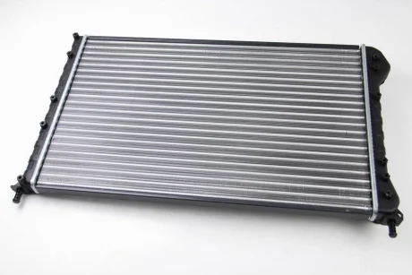 Радіатор двигуна (мкпп) MERCEDES E (W210) FIAT DOBLO 1.2-2.7D 07.99- THERMOTEC D7F021TT