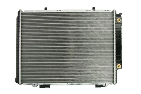 Радіатор двигуна (акпп) MERCEDES E T-MODEL (S210), E (W210) 3.0D-5.0 06.95-03.03 THERMOTEC D7M037TT