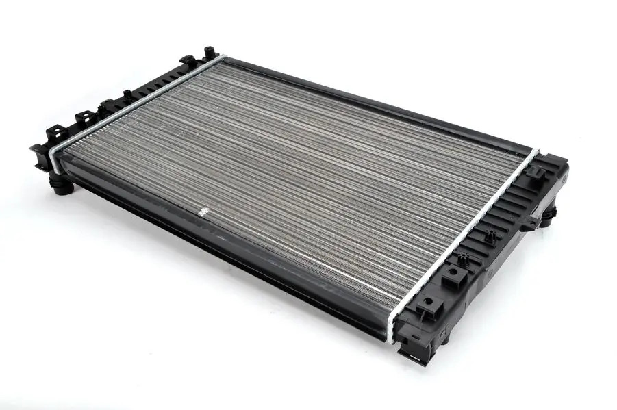 Радіатор двигуна (акпп) AUDI A4 B5, A6 C4, A6 C5, ALLROAD C5 SKODA SUPERB I VW PASSAT B5, PASSAT B5.5 1.8-4.0 01.95-03.08 THERMOTEC D7W052TT (фото 1)