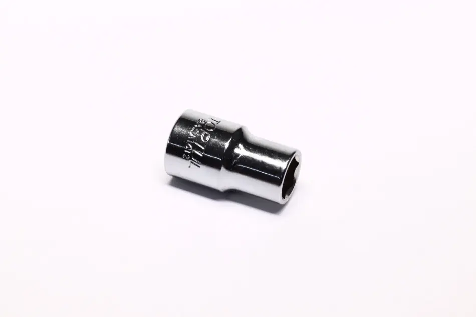 Насадка 1/2" (12,5 мм), 6-кутна, розмір насадок 6/12-кутних (мм): 12 мм, довжина: 38 мм, тип: A, обробка: дзеркало / сатинний хром Toptul BAEA1612 (фото 1)