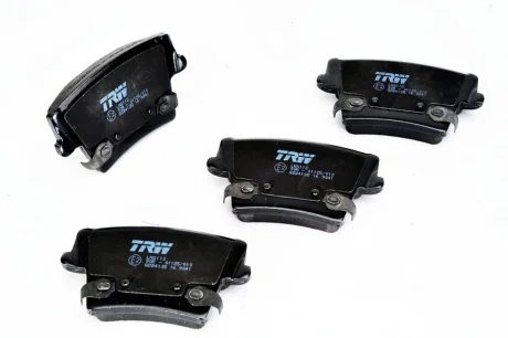 Комплект гальмівних колодок задн, CHRYSLER 300C DODGE CHALLENGER, CHARGER LANCIA THEMA 2.7-6.4 09.04- TRW GDB4135