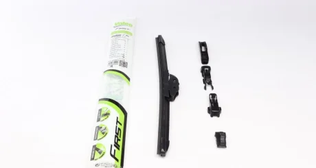 Щітка склоочисника (350mm) Chevrolet Aveo/Renault Clio IV/Smart 11- (безкаркасна) Valeo 575000