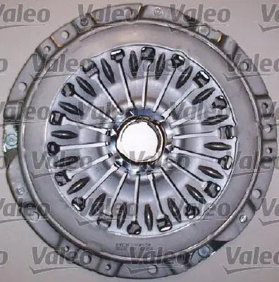 Комплект зчеплення з підшипником (226мм) HYUNDAI COUPE II, ELANTRA III, HIGHWAY, SANTA FÉ I, TRAJET KIA CARENS I, CERATO I 1.6-2.4 03.00-08.09 Valeo 826826 (фото 1)