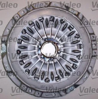 Комплект зчеплення з підшипником (226мм) HYUNDAI COUPE II, ELANTRA III, HIGHWAY, SANTA FÉ I, TRAJET KIA CARENS I, CERATO I 1.6-2.4 03.00-08.09 Valeo 826826