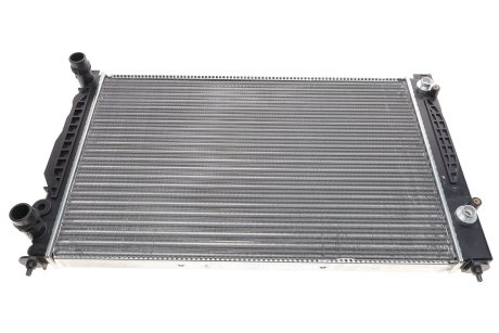 Радиатор охлаждения Audi A4/A6/VW Passat 94-05 Van Wezel 03002122