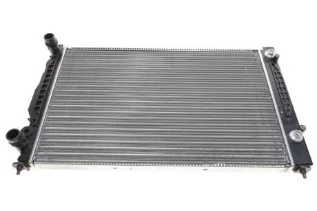 Радіатор охолодження Audi A4/A6/VW Passat 94-05 Van Wezel 03002122