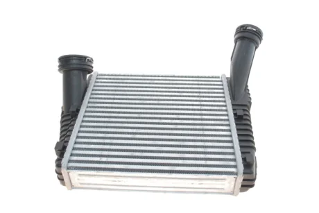 Радіатор інтеркулера Audi Q7 3.0/4.2TDI 06-15/VW Touareg 2.5/3.0TDI 03-18 (R) VAN WEZEL Van Wezel 58004263